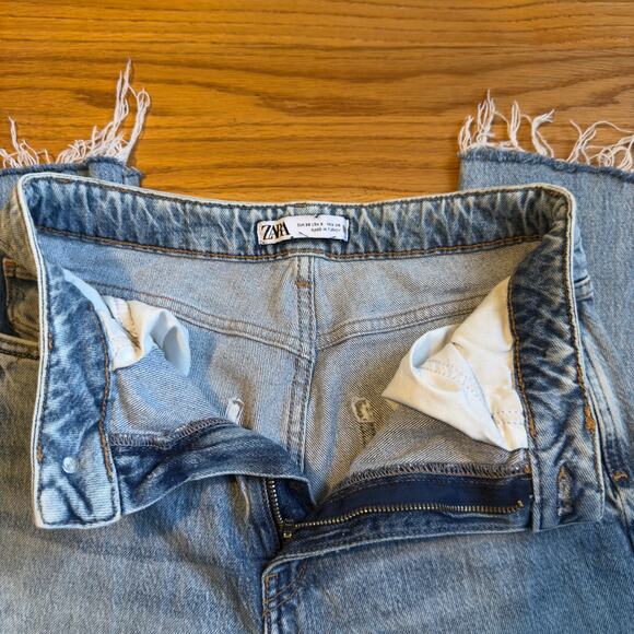 Zara Raw Hem Jeans Light Wash Blue High Waisted Straight Leg Size 6 - Picture 3 of 8